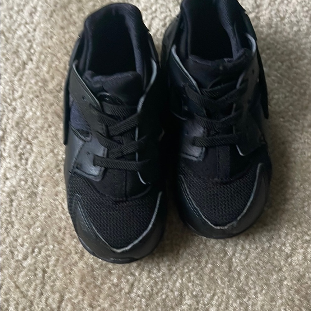 Nike Black Sneakers Athletic Mesh Design
